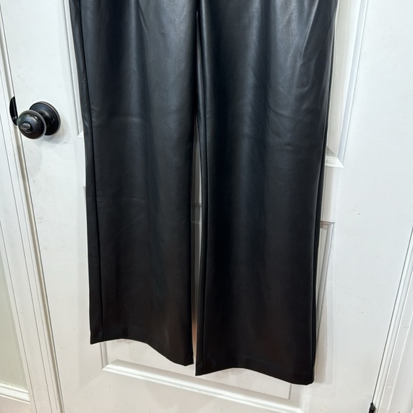 ABERCROMBIE AND FITCH VEGAN LEATHER CURVE LOVE TAILORED WIDE LEG PANT XS - Picture 7 of 10